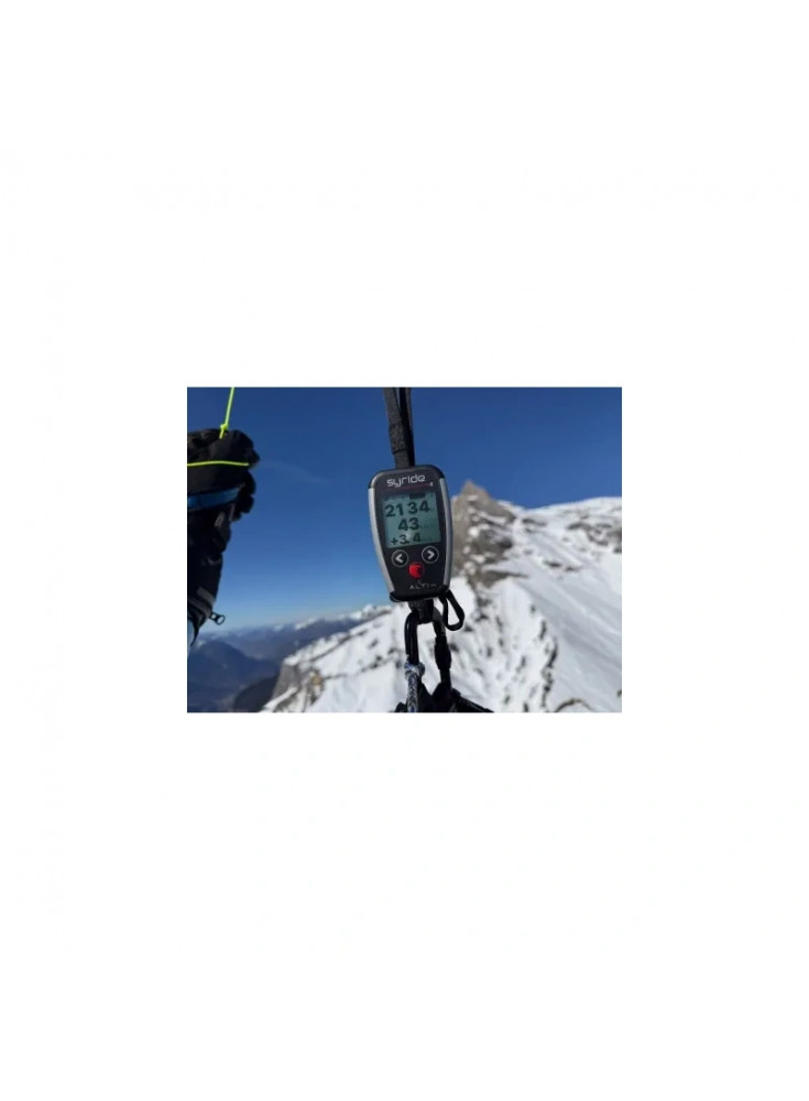 Syride Alti V4 en vuelo - vista con fondo de montaña 2