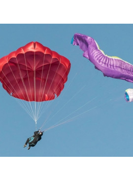 Paracaídas de reserva Pentagon desplegado en vuelo