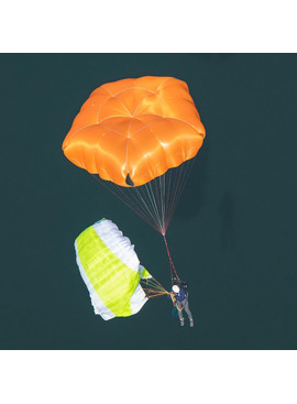 Apertura del paracaídas de reserva Pentagon light durante el vuelo