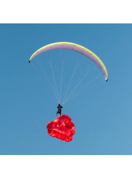 Apertura del paracaídas de reserva Pentagon durante el vuelo